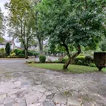 Spacious 4-Bed Family Home With Garden Parking Pass The Keys