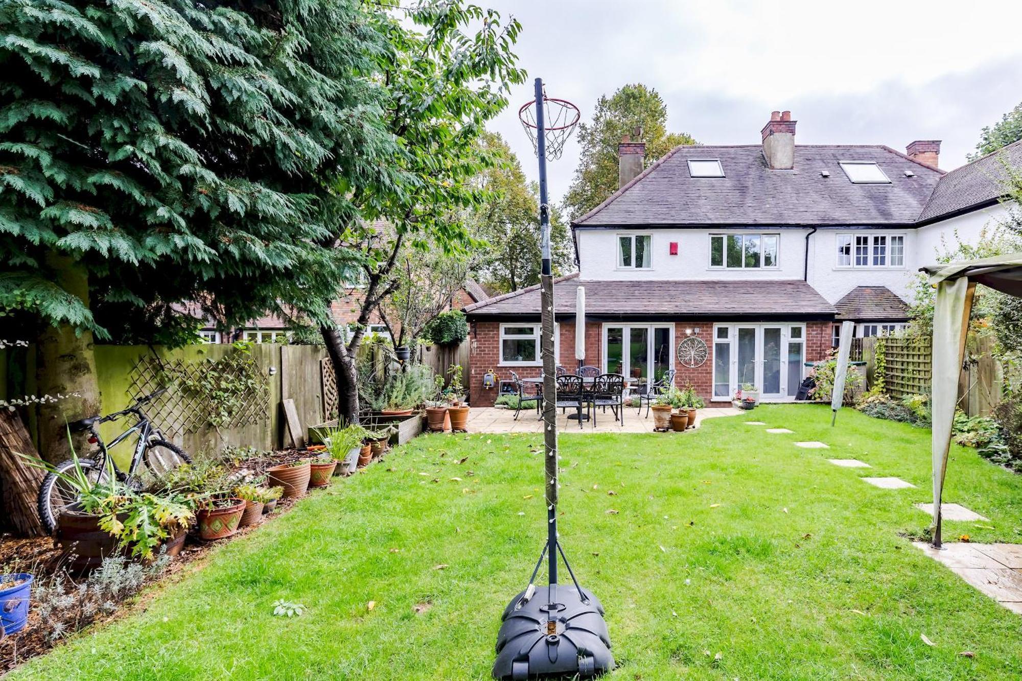 Holiday home Spacious 4-bed Family With Garden Parking Pass The Keys *