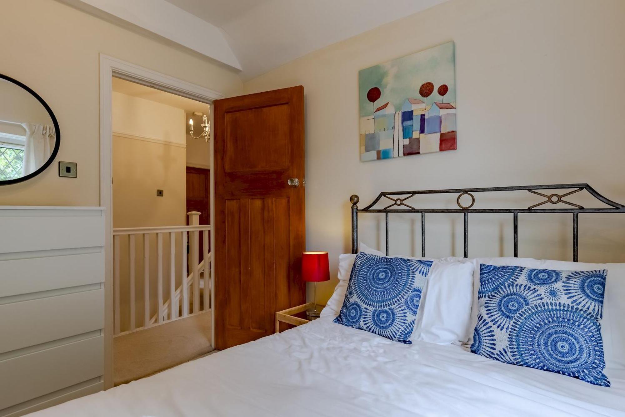 Spacious 4-bed Family With Garden Parking Pass The Keys Holiday home