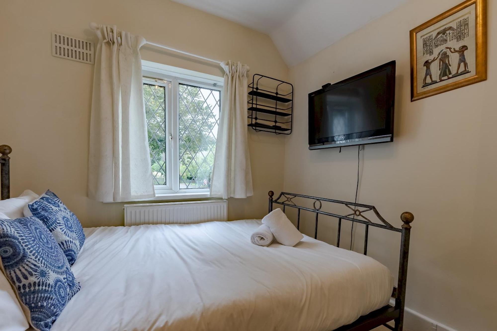 Holiday home Spacious 4-bed Family With Garden Parking Pass The Keys *