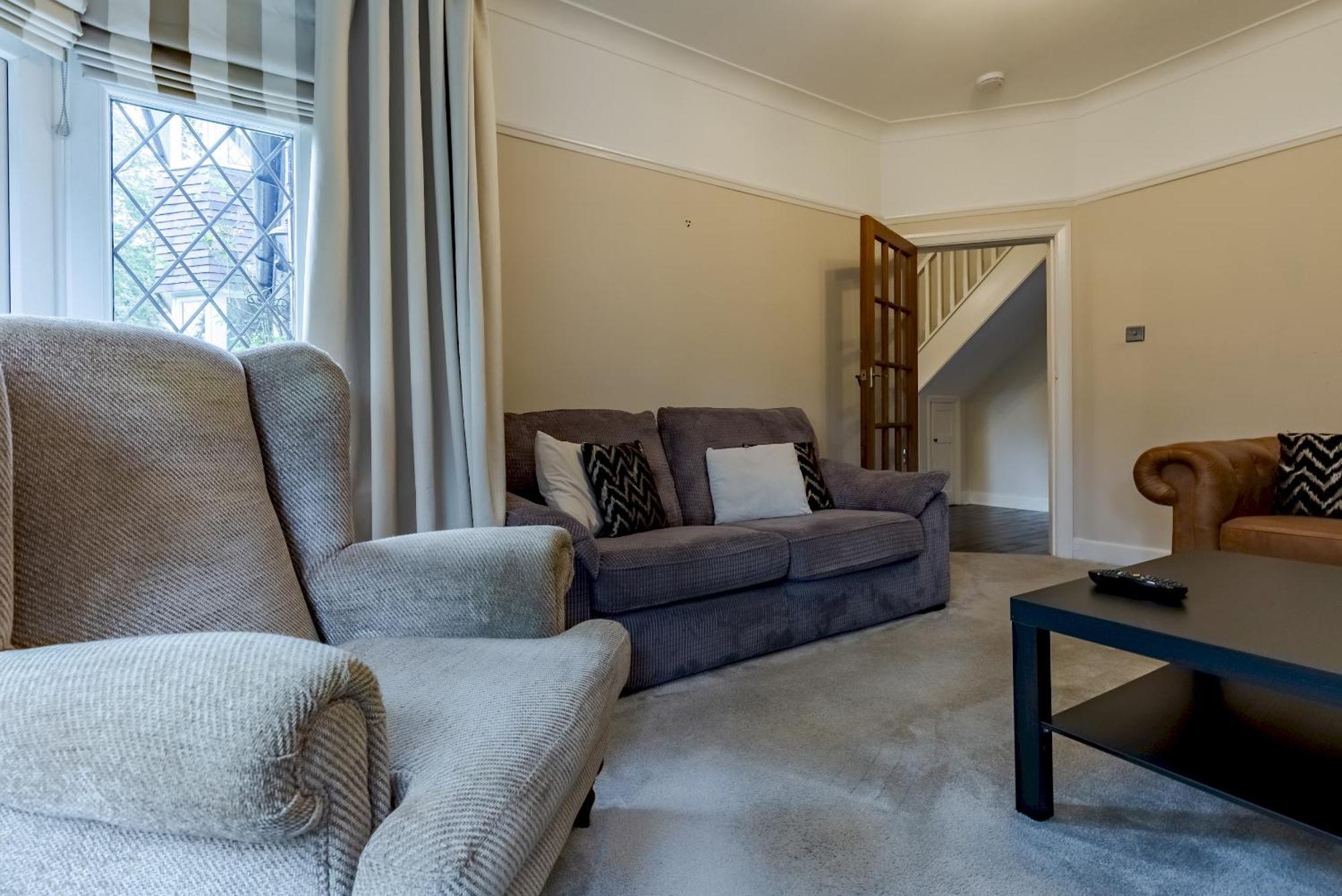 Spacious 4-bed Family With Garden Parking Pass The Keys *