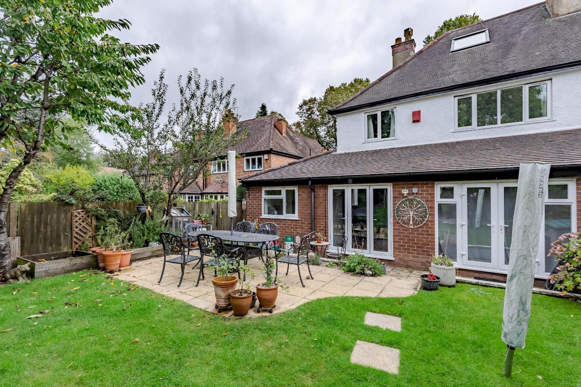 Spacious 4-bed Family With Garden Parking Pass The Keys *